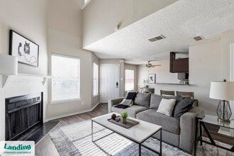 1919 W Tarrant Rd, Unit 308 in Grand Prairie, TX - Building Photo - Building Photo