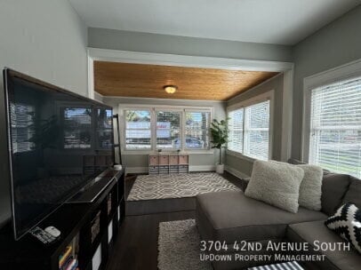 3704 42nd Ave S in Minneapolis, MN - Building Photo - Building Photo