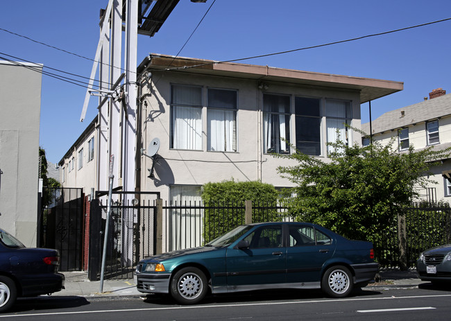 6315 Shattuck Ave in Oakland, CA - Foto de edificio - Building Photo