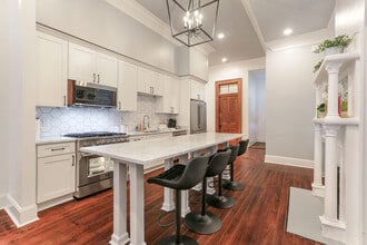 2335 Canal St in New Orleans, LA - Building Photo - Building Photo