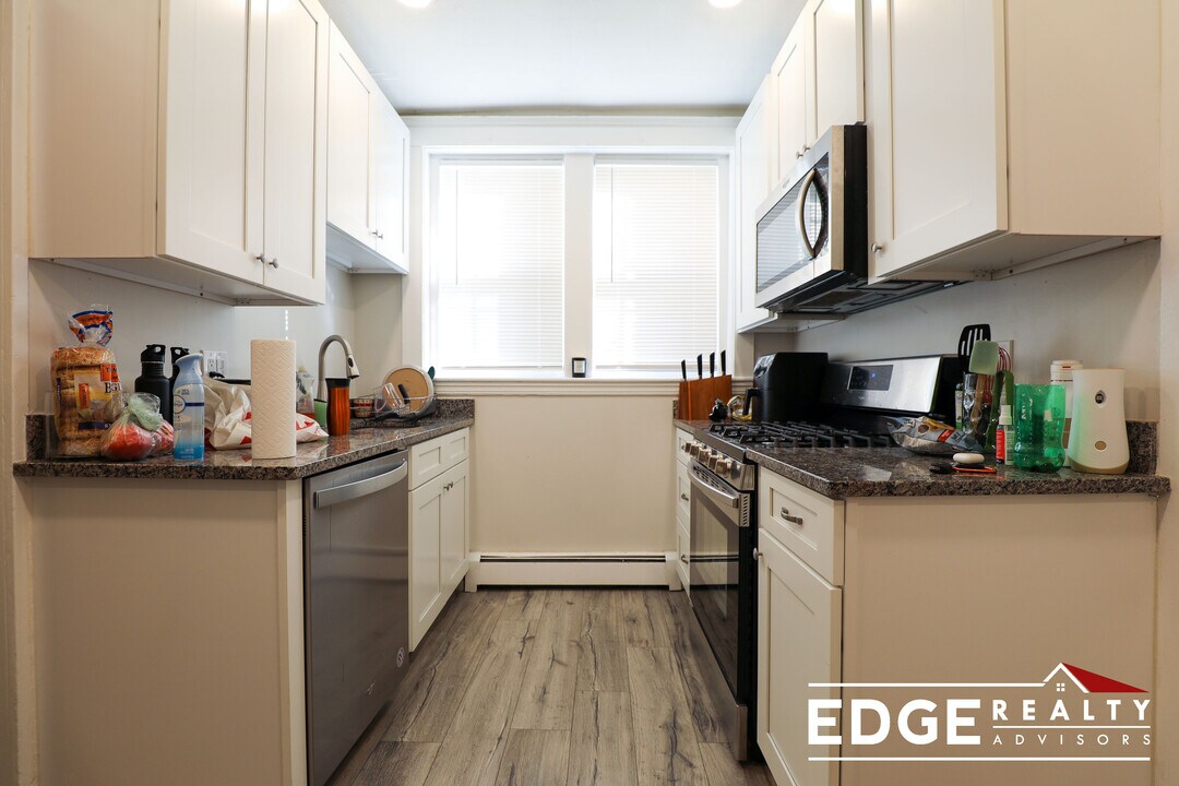 24 Wallingford Rd in Boston, MA - Foto de edificio