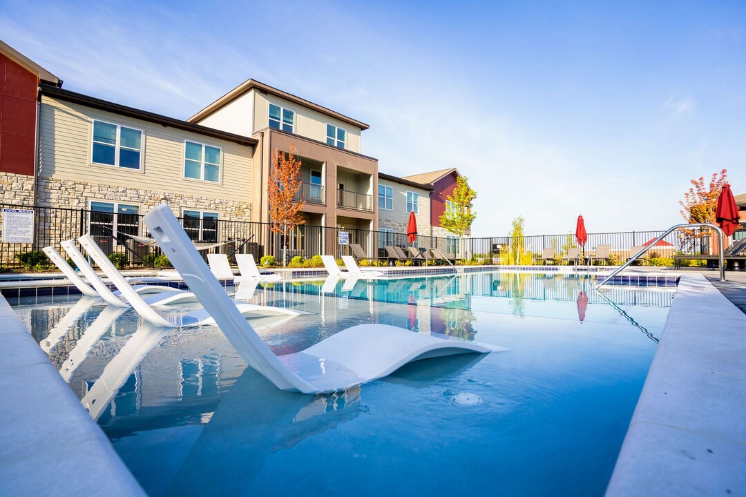 Apex at Perry Crossing in Plainfield, IN - Building Photo