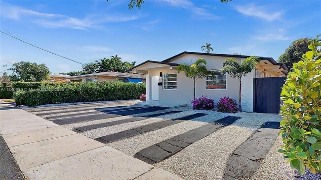 3170 SW 25th Ter in Miami, FL - Building Photo - Building Photo