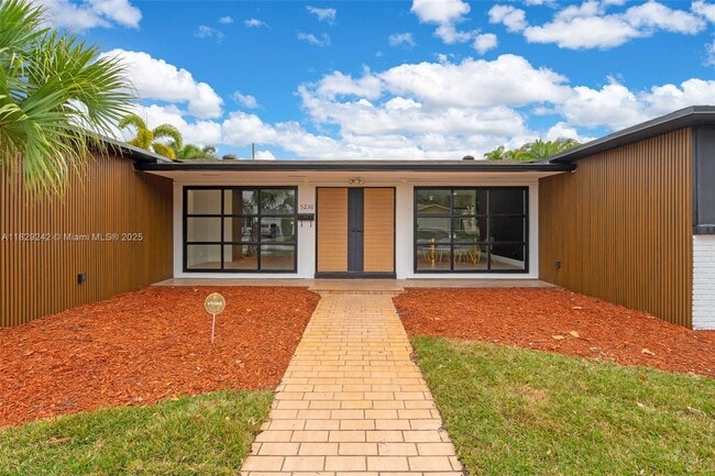 5230 Tyler St in Hollywood, FL - Building Photo - Building Photo