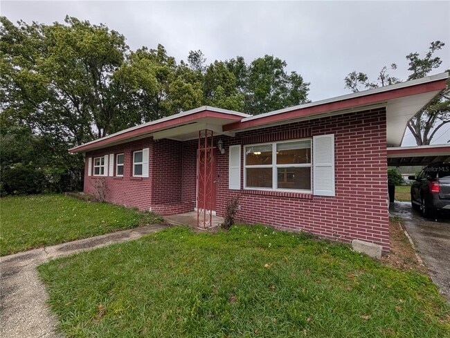 208 Oakwood Dr in Brooksville, FL - Building Photo - Building Photo