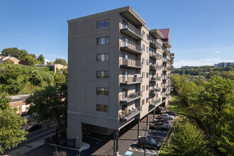 Bridge Five Condominiums in Philadelphia, PA - Foto de edificio - Building Photo