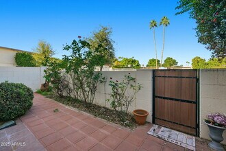 7708 E Sandalwood Dr in Scottsdale, AZ - Building Photo - Building Photo