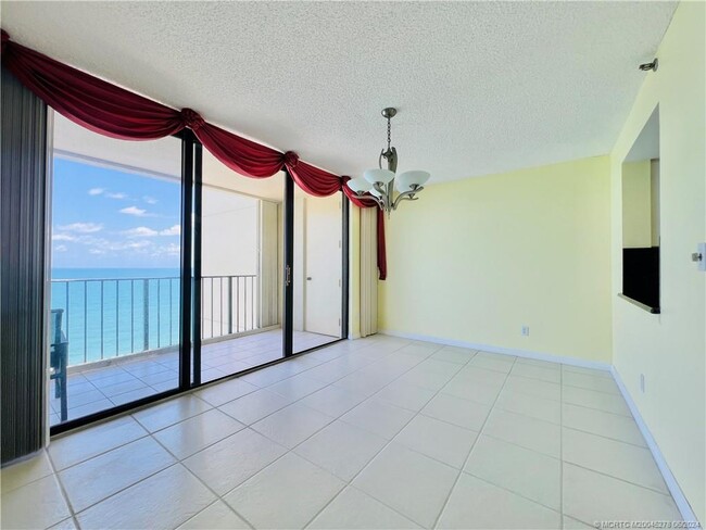 8750 S Ocean Dr in Jensen Beach, FL - Building Photo - Building Photo