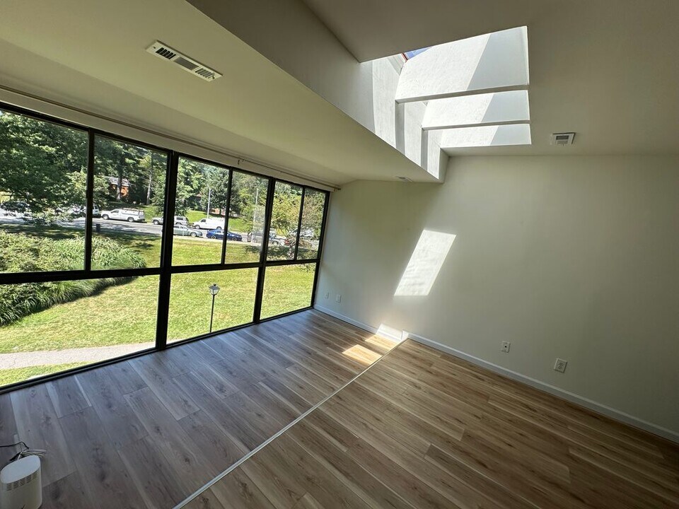19016 Mills Choice Rd in Gaithersburg, MD - Building Photo