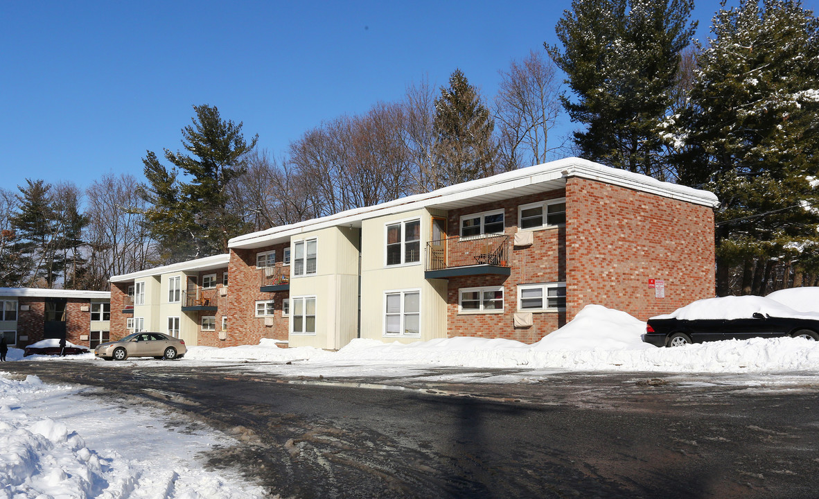 Vassar Garden Apartments in Poughkeepsie, NY - Building Photo