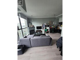 928 Richards St in Vancouver, BC - Building Photo