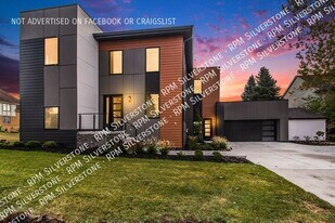 6480 John R Rd in Troy, MI - Building Photo