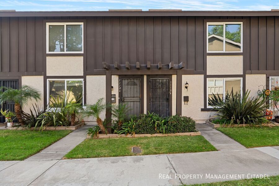 11104 Grant Way in Stanton, CA - Building Photo