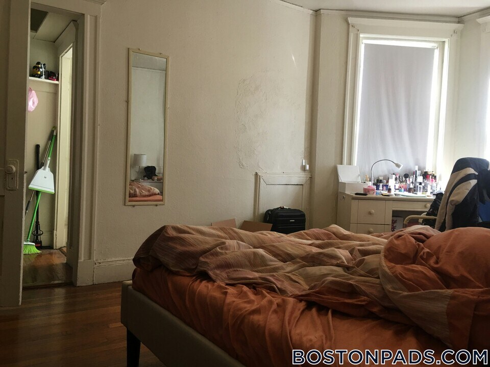 1167 Boylston St in Boston, MA - Building Photo