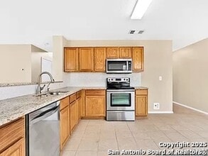 9906 Autumn Dawn in Converse, TX - Building Photo - Building Photo