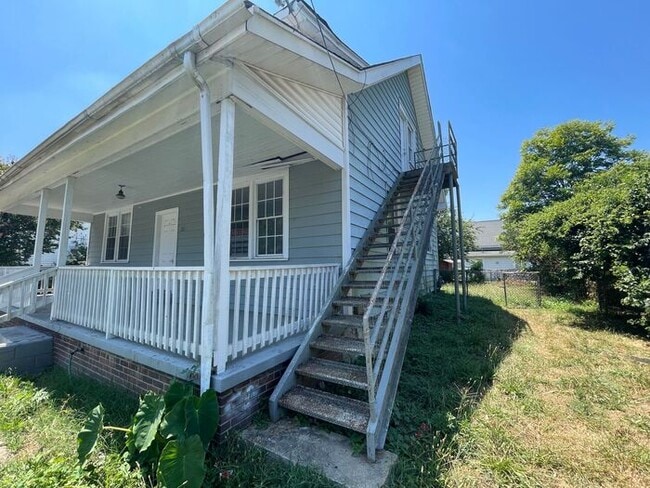 211 S Liberty St in Gastonia, NC - Foto de edificio - Building Photo