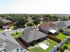 4612 W Maple Ave in McAllen, TX - Building Photo - Building Photo