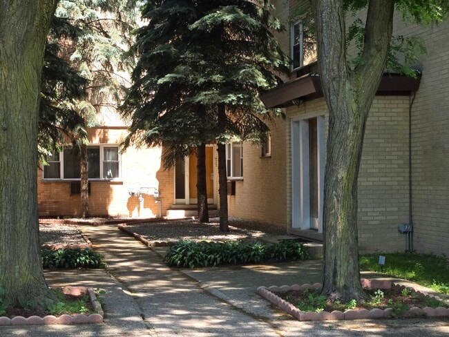 property at 1714 W Touhy Ave