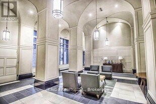 388 Prince of Wales Dr in Mississauga, ON - Building Photo