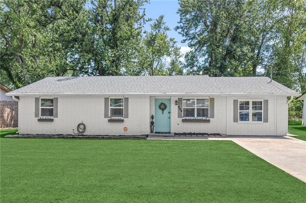 908 SE 11th St in Bentonville, AR - Building Photo