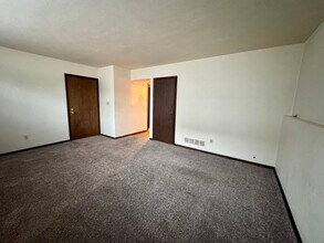 104 E 9th Ave, Unit A in Colona, IL - Building Photo - Building Photo