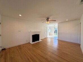 5001 Lippitt Ln in Sacramento, CA - Building Photo - Building Photo