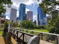 1421 Cortlandt St photo'