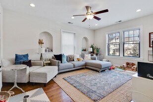 1821 W Leland Ave, Unit 1C in Chicago, IL - Building Photo