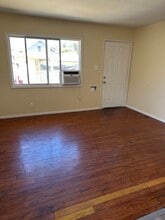 386 Leslie Way, Unit 386 in Los Angeles, CA - Building Photo - Building Photo