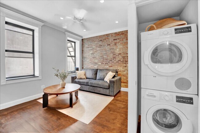 346 E 18th St in New York, NY - Building Photo - Building Photo