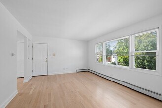 7121 W 110th St, Unit 2E in Worth, IL - Building Photo - Building Photo