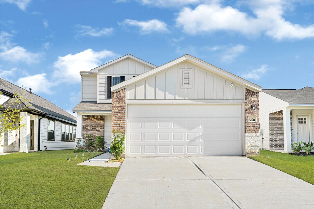 5341 Basquiat Dr in Houston, TX - Building Photo