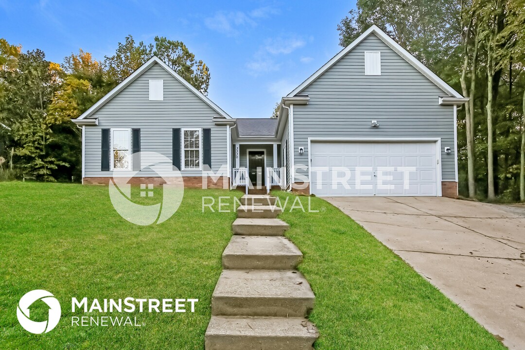 3330 Crescent Knoll Dr in Matthews, NC - Foto de edificio