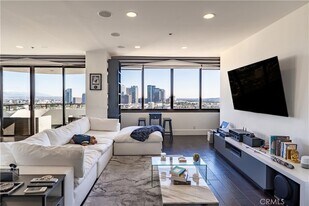 10560 Wilshire Blvd, Unit 1706 in Los Angeles, CA - Building Photo