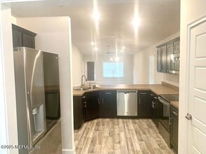 7271 Gateway Ct in Jacksonville, FL - Building Photo - Building Photo