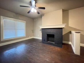 2215 Sanger Ave, Unit A in Waco, TX - Foto de edificio - Building Photo