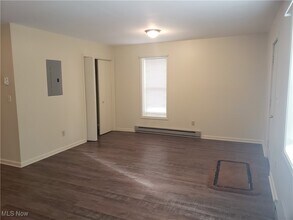 13900-Rear Kirtland St in Burton, OH - Building Photo - Building Photo