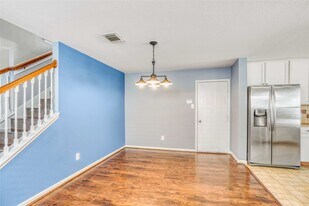 19039 Remington Park Dr in Houston, TX - Building Photo