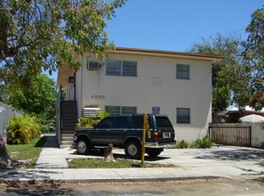 251 NW 30th St in Miami, FL - Building Photo - Building Photo