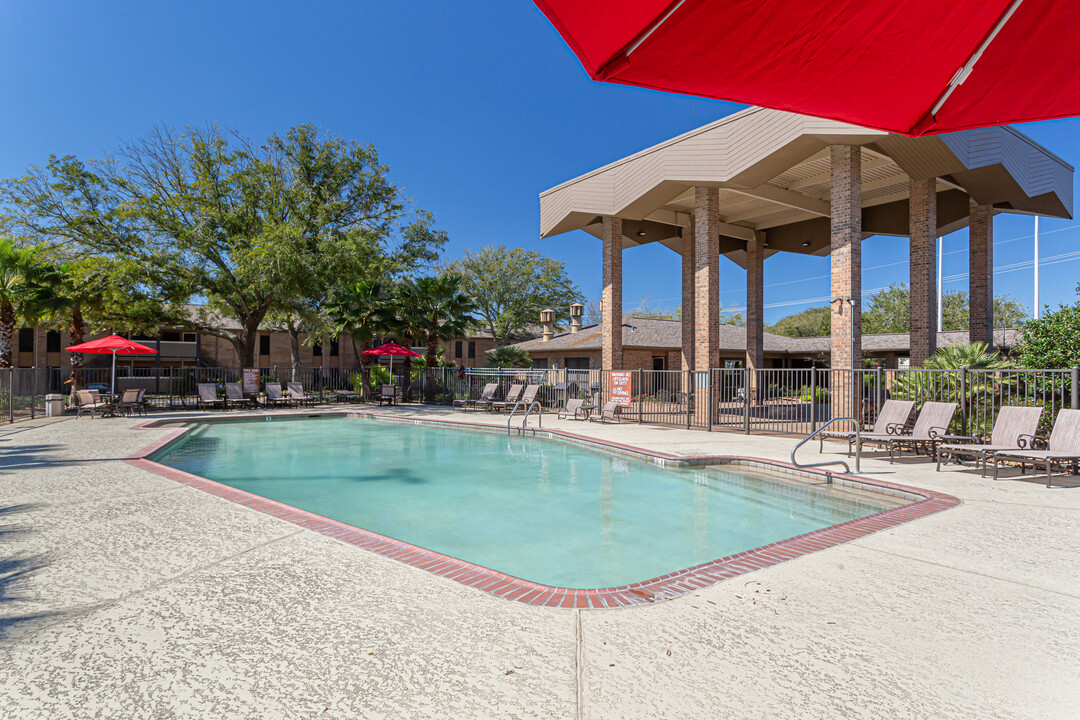 Acadian Point Apartments in Lafayette, LA - Foto de edificio