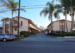 Villa Terrace in Santa Ana, CA - Building Photo - Building Photo