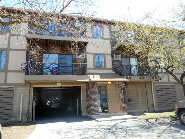 428 E Bailey Rd in Naperville, IL - Building Photo - Building Photo