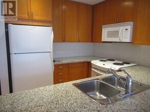 85 Bloor St E in Toronto, ON - Building Photo - Building Photo