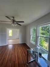 1350 SW 13th St in Miami, FL - Foto de edificio - Building Photo