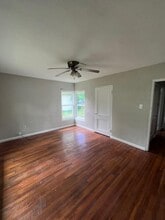 1054 Sycamore St in San Marcos, TX - Building Photo - Building Photo
