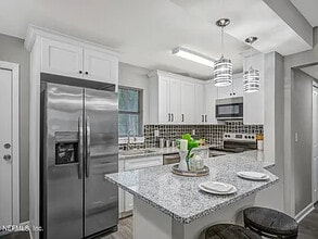 6066 Wilson Blvd in Jacksonville, FL - Building Photo - Building Photo