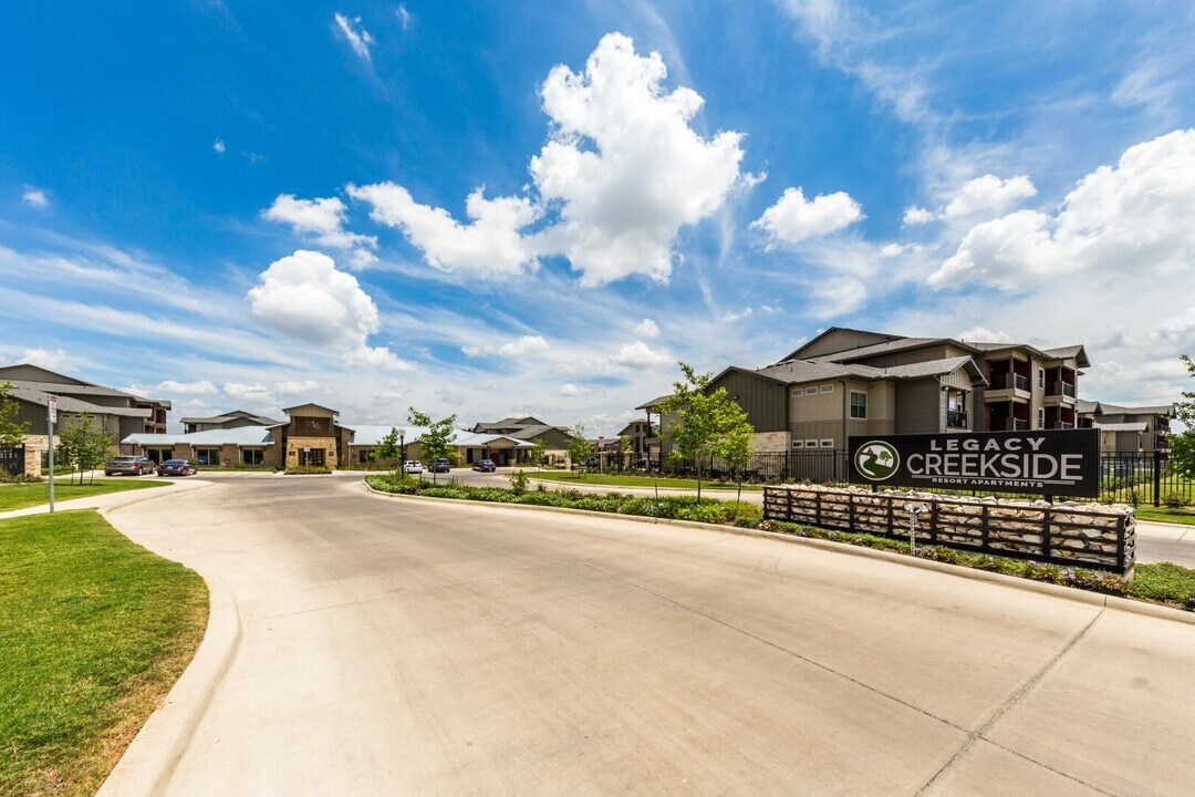 Legacy Creekside Apartments in San Antonio, TX - Building Photo