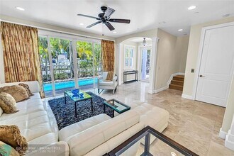 101 NE 12th Ave in Fort Lauderdale, FL - Foto de edificio - Building Photo