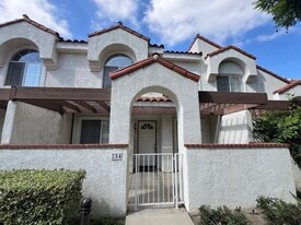 254 Camino Cortina in Camarillo, CA - Building Photo
