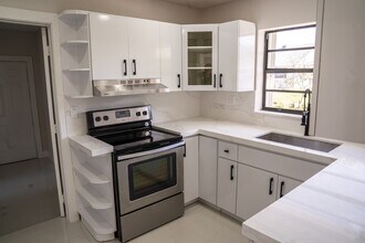 4490 NW 171 Terrace in Miami Gardens, FL - Building Photo - Building Photo